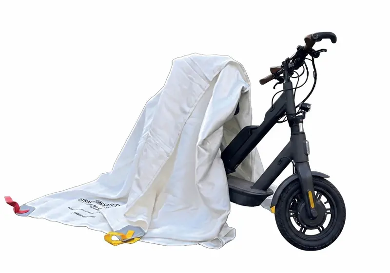 Fire blanket rated up to 1600 degrees Celsius